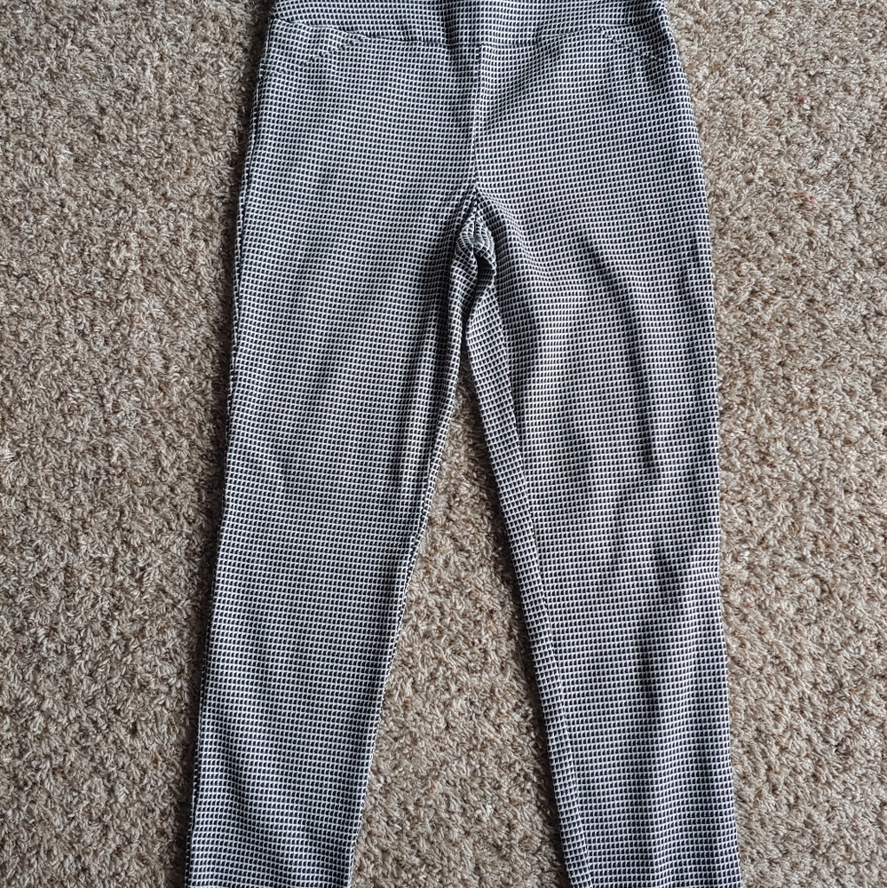 Versona Black and White Ankle Pants